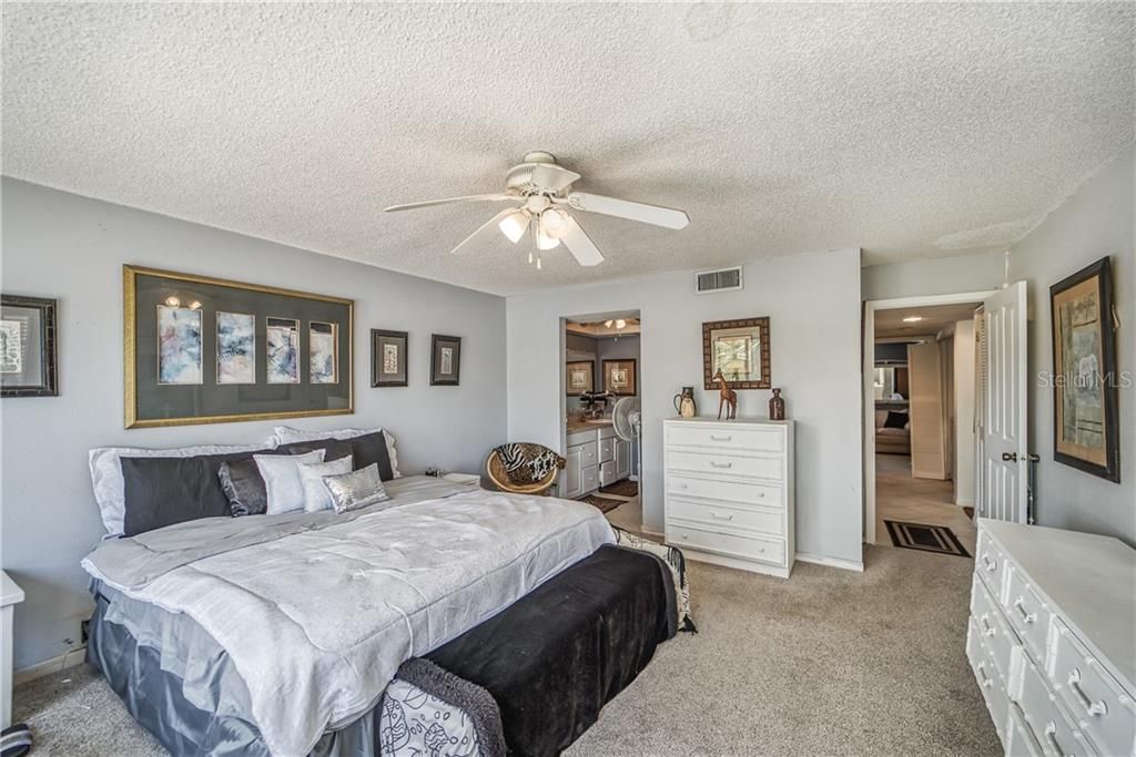 Recently Sold: $585,000 (2 beds, 2 baths, 1190 Square Feet)