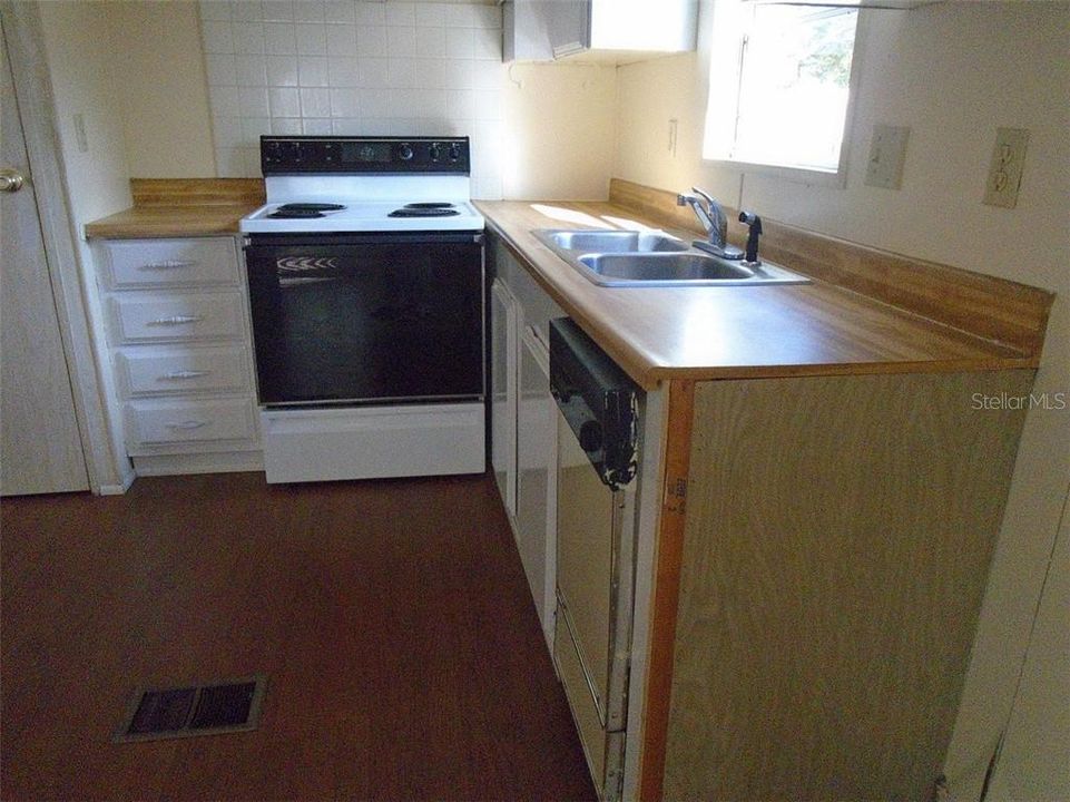 Recently Rented: $750 (2 beds, 2 baths, 1050 Square Feet)