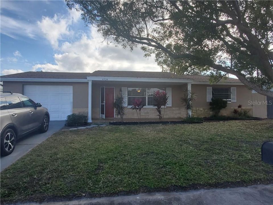 Recently Sold: $140,000 (2 beds, 1 baths, 912 Square Feet)