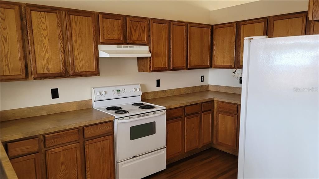 Recently Rented: $1,500 (3 beds, 2 baths, 1374 Square Feet)