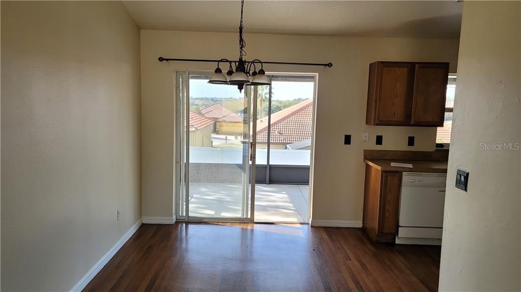 Recently Rented: $1,500 (3 beds, 2 baths, 1374 Square Feet)