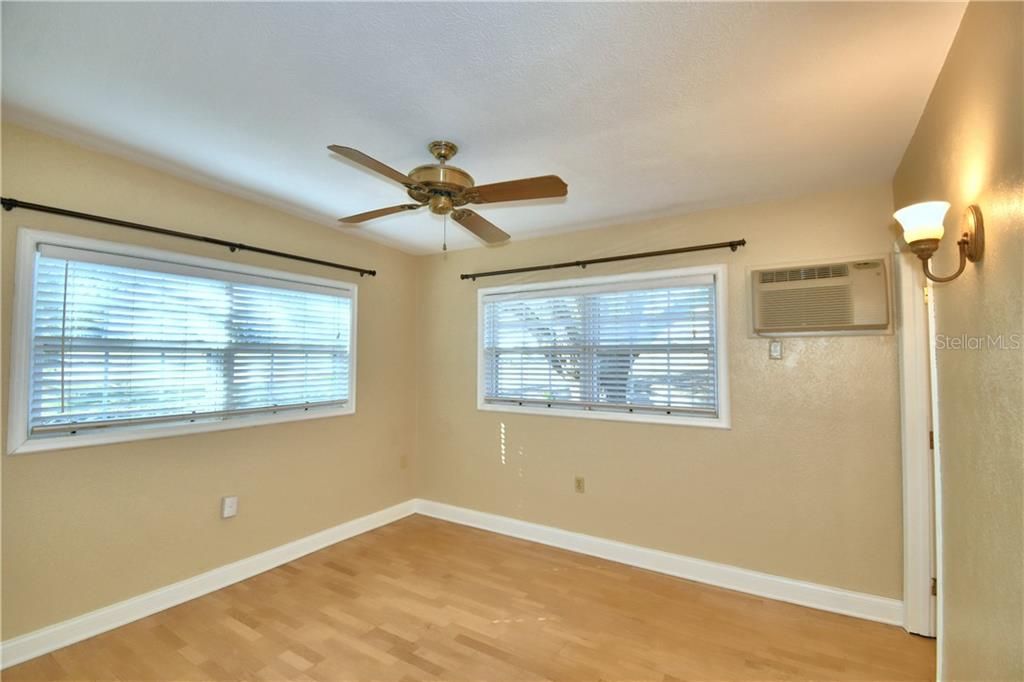 Recently Sold: $180,000 (3 beds, 2 baths, 1516 Square Feet)