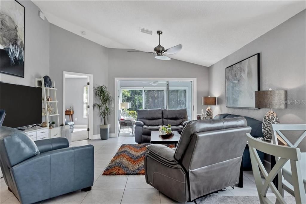 Recently Sold: $210,000 (2 beds, 2 baths, 1162 Square Feet)