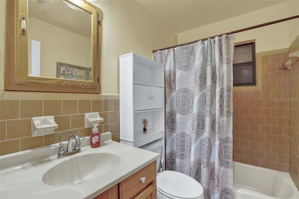 最近售出: $155,000 (3 贝兹, 2 浴室, 1800 平方英尺)