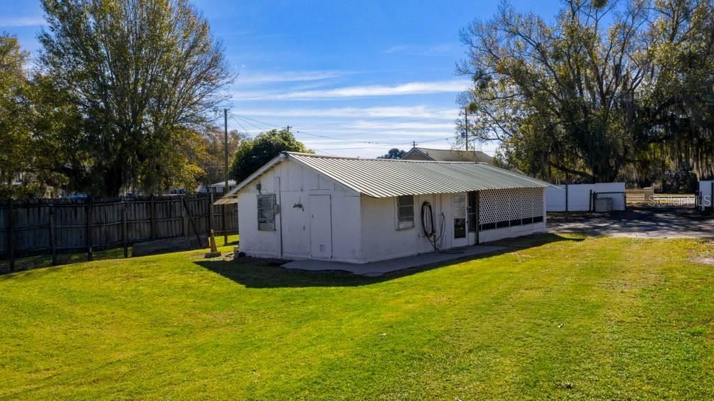 Building 2 with garage/workshop located on 923 Ave N SW property.