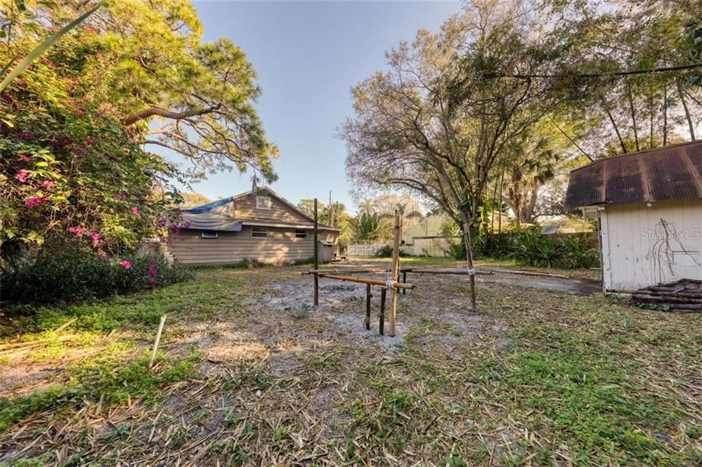 Recently Sold: $195,000 (2 beds, 1 baths, 1104 Square Feet)