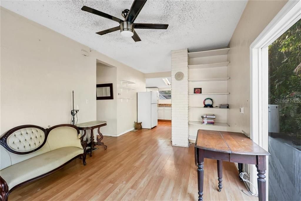 Recently Sold: $195,000 (2 beds, 1 baths, 1104 Square Feet)