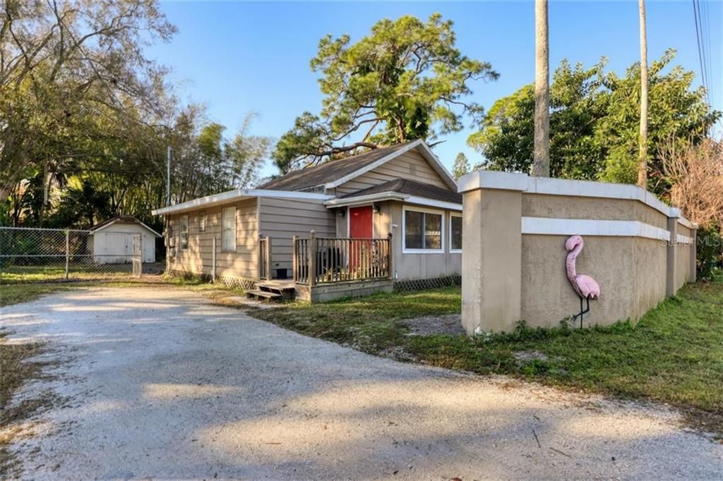 Recently Sold: $195,000 (2 beds, 1 baths, 1104 Square Feet)