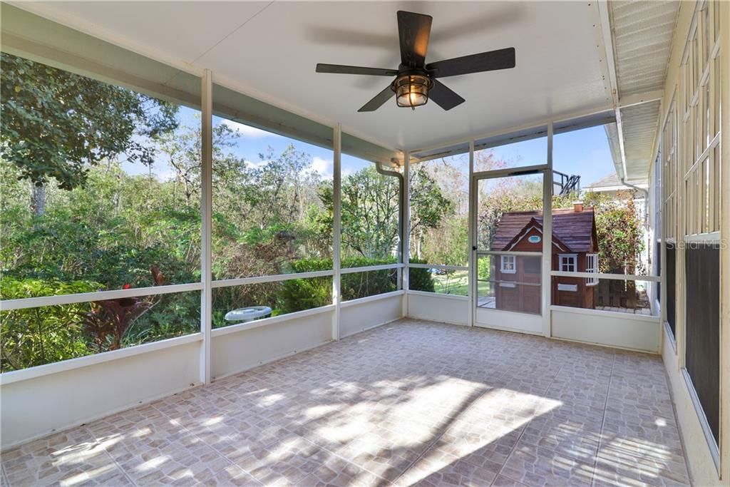 Recently Sold: $350,000 (3 beds, 2 baths, 1668 Square Feet)