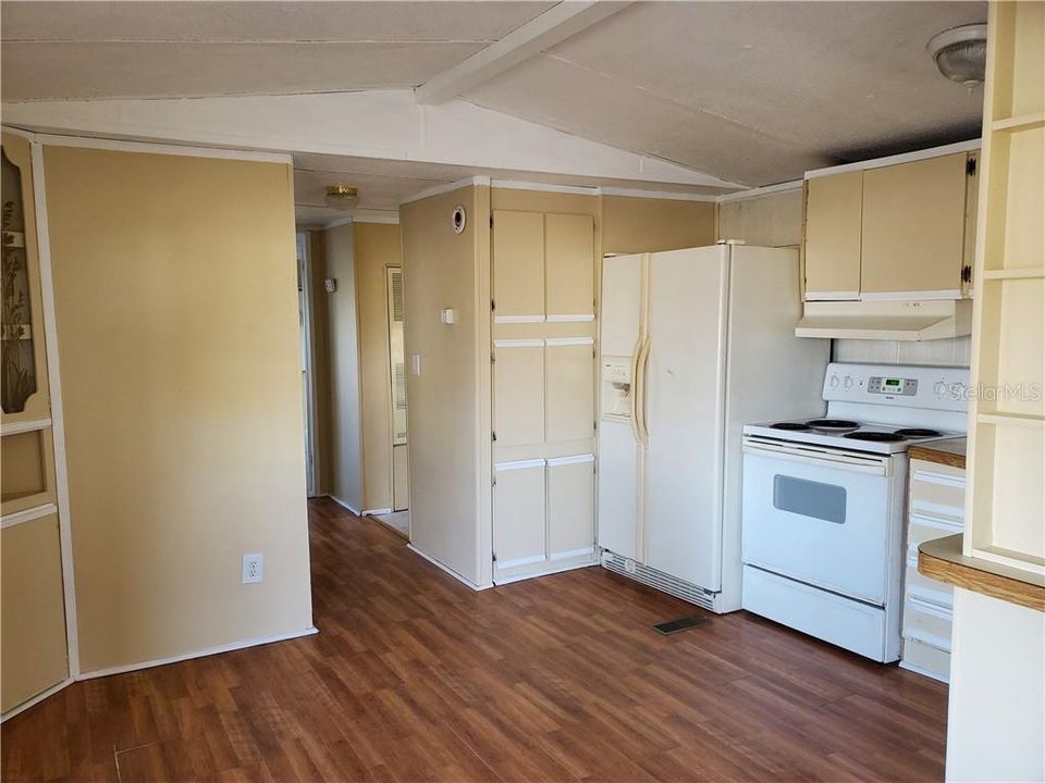 Vendido Recientemente: $52,500 (2 camas, 1 baños, 784 Pies cuadrados)