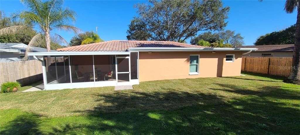 Vendido Recientemente: $299,900 (3 camas, 2 baños, 1400 Pies cuadrados)