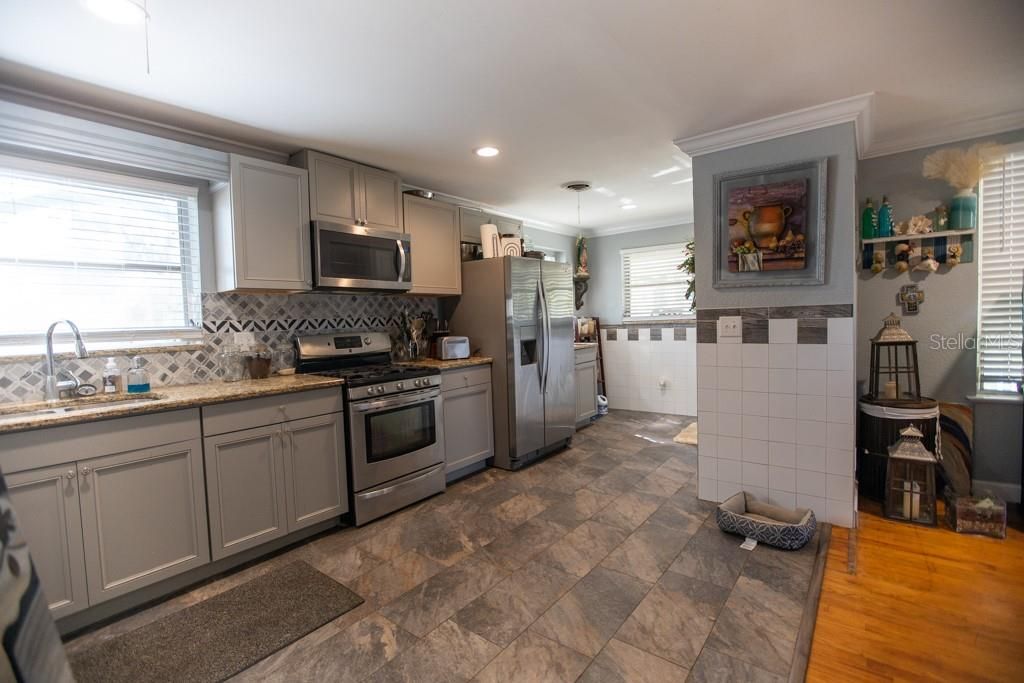 Recently Sold: $250,000 (2 beds, 1 baths, 1543 Square Feet)