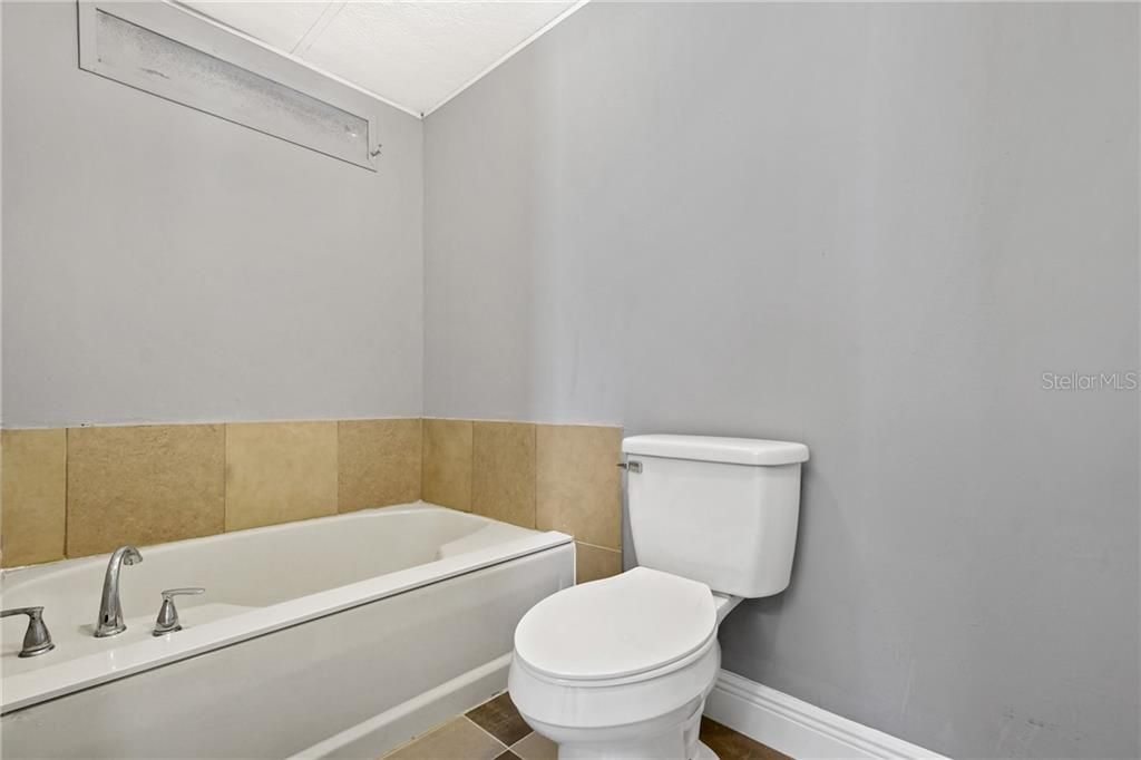 最近售出: $142,500 (3 贝兹, 2 浴室, 1500 平方英尺)