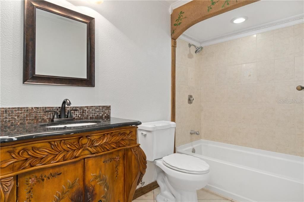 最近售出: $588,800 (4 贝兹, 3 浴室, 3808 平方英尺)