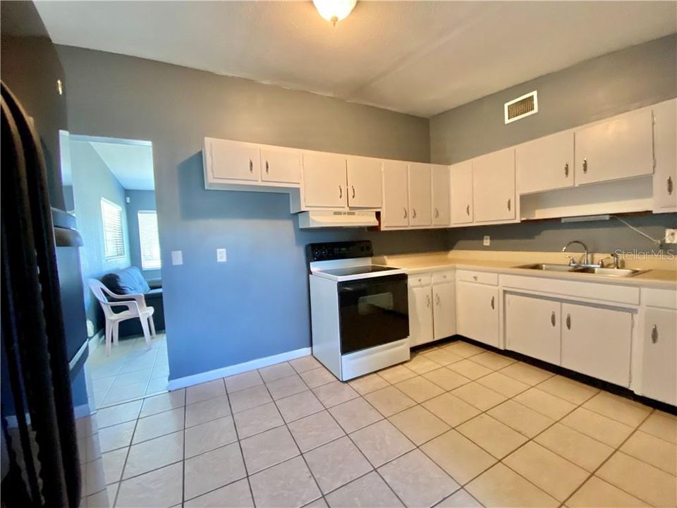 Recently Rented: $1,299 (3 beds, 1 baths, 1140 Square Feet)