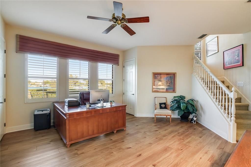 Bonus room on the 1st floor, new LVP floors.