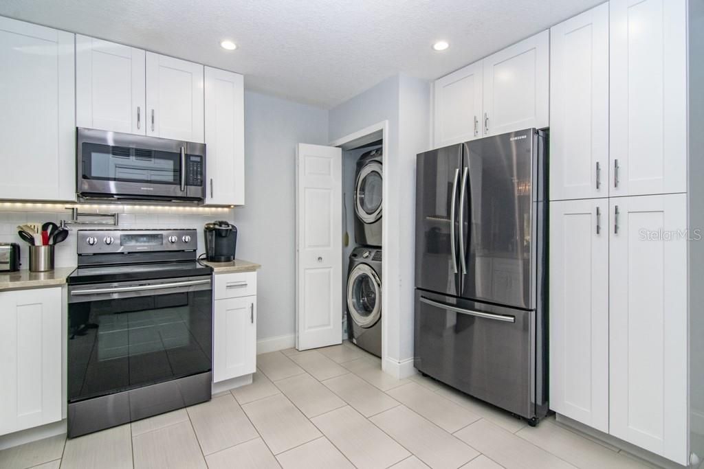Recently Sold: $129,000 (1 beds, 1 baths, 819 Square Feet)