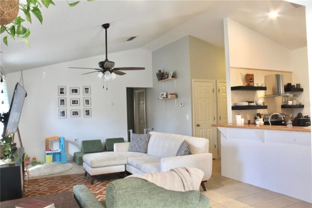 Recently Sold: $250,000 (3 beds, 1 baths, 1269 Square Feet)