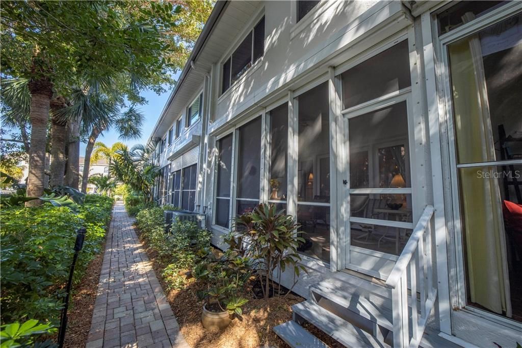 Recently Sold: $450,000 (3 beds, 2 baths, 1950 Square Feet)