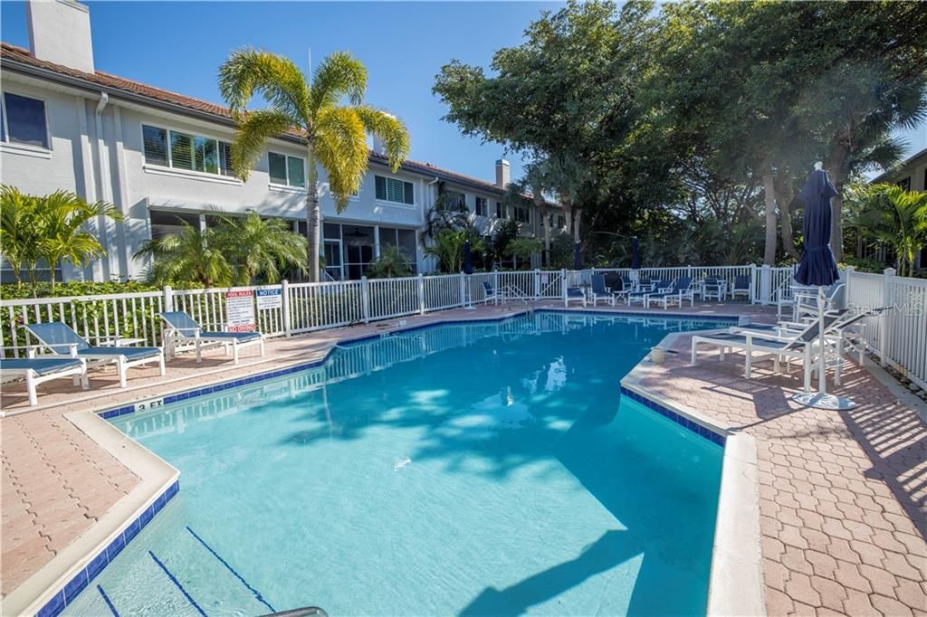 Recently Sold: $450,000 (3 beds, 2 baths, 1950 Square Feet)