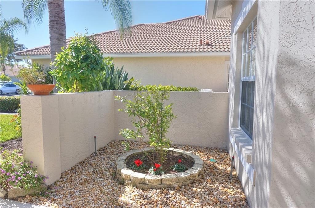 Recently Sold: $239,000 (2 beds, 2 baths, 1302 Square Feet)