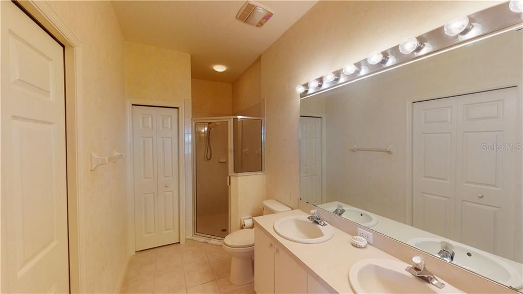 最近售出: $239,000 (2 贝兹, 2 浴室, 1302 平方英尺)
