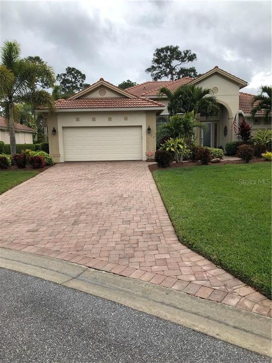 Recently Sold: $520,000 (4 beds, 3 baths, 2515 Square Feet)