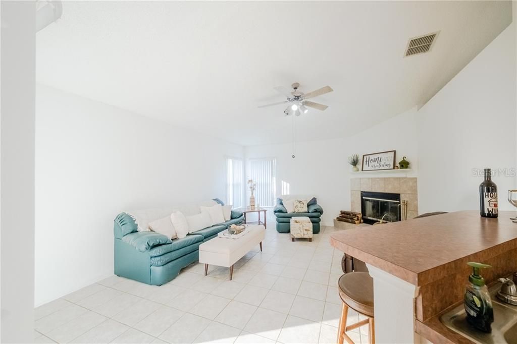 Recently Sold: $345,777 (3 beds, 2 baths, 1883 Square Feet)