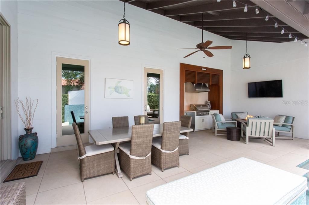 Recently Sold: $1,400,000 (3 beds, 3 baths, 3070 Square Feet)