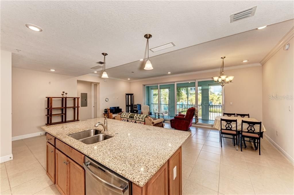 Recently Sold: $479,000 (2 beds, 2 baths, 1456 Square Feet)