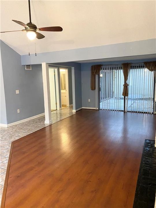 Recently Rented: $1,050 (2 beds, 1 baths, 963 Square Feet)