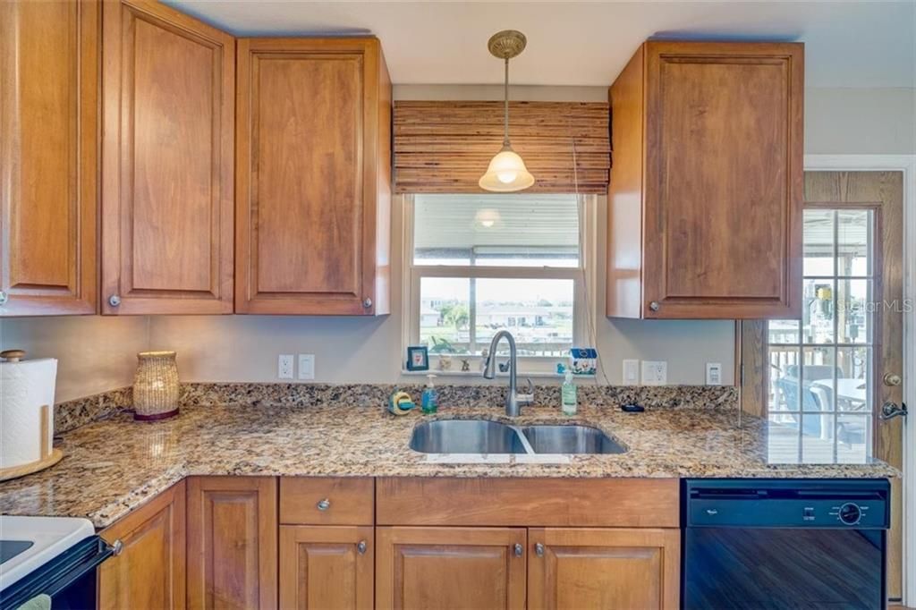 Recently Sold: $440,000 (3 beds, 2 baths, 1666 Square Feet)