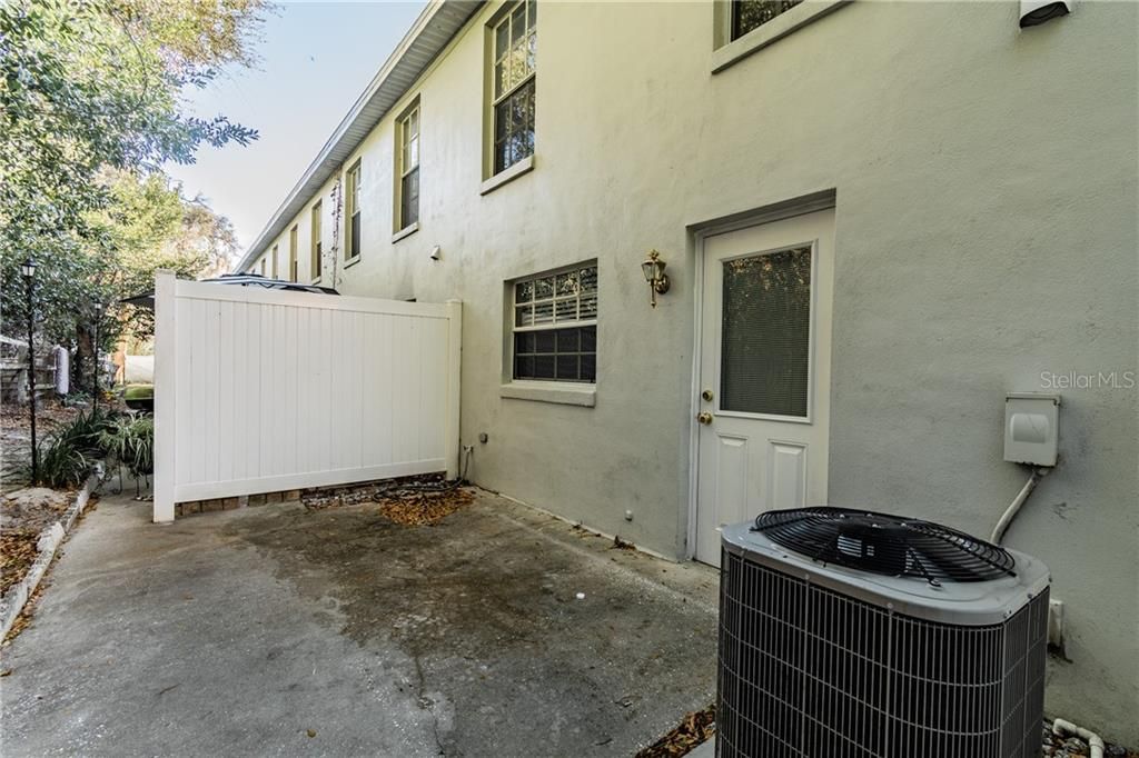 Recently Sold: $105,000 (2 beds, 1 baths, 1051 Square Feet)