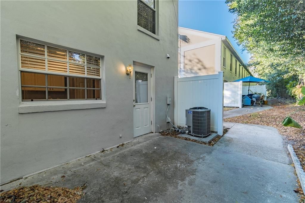 Recently Sold: $105,000 (2 beds, 1 baths, 1051 Square Feet)