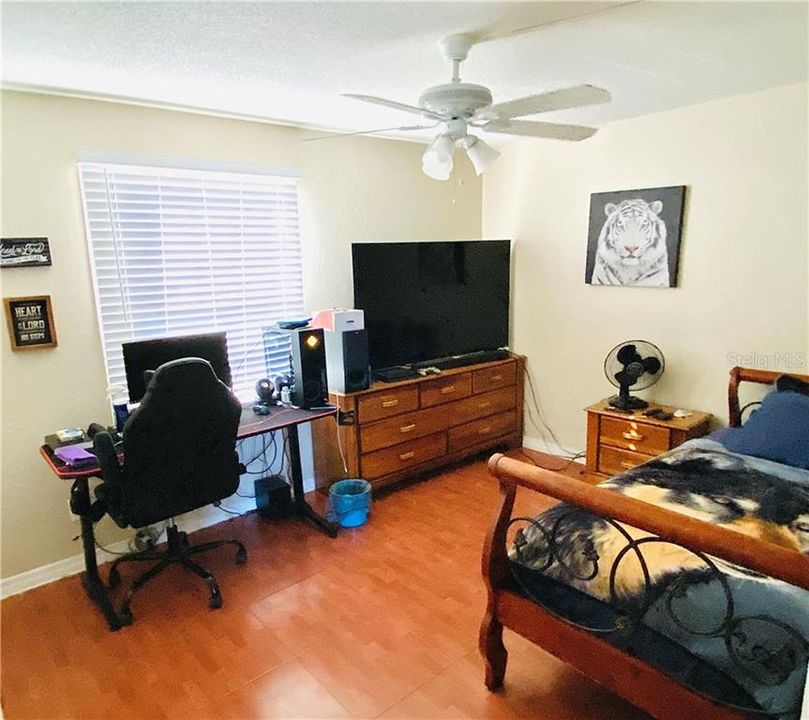 Recently Sold: $134,900 (2 beds, 1 baths, 837 Square Feet)