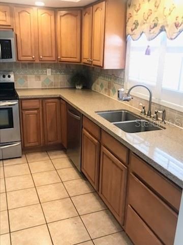 Recently Rented: $2,000 (3 beds, 2 baths, 1734 Square Feet)
