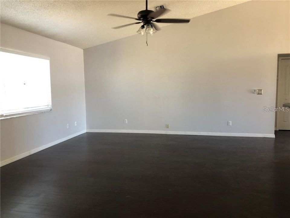 Recently Rented: $1,550 (3 beds, 2 baths, 1542 Square Feet)