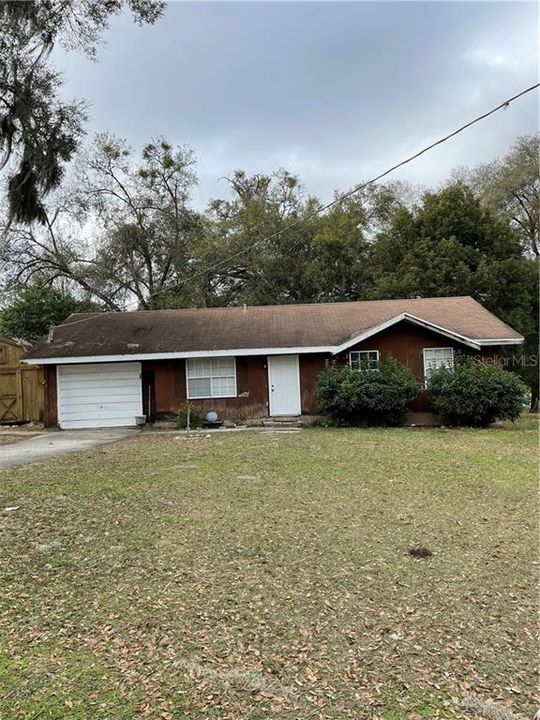 Recently Sold: $130,500 (3 beds, 1 baths, 975 Square Feet)