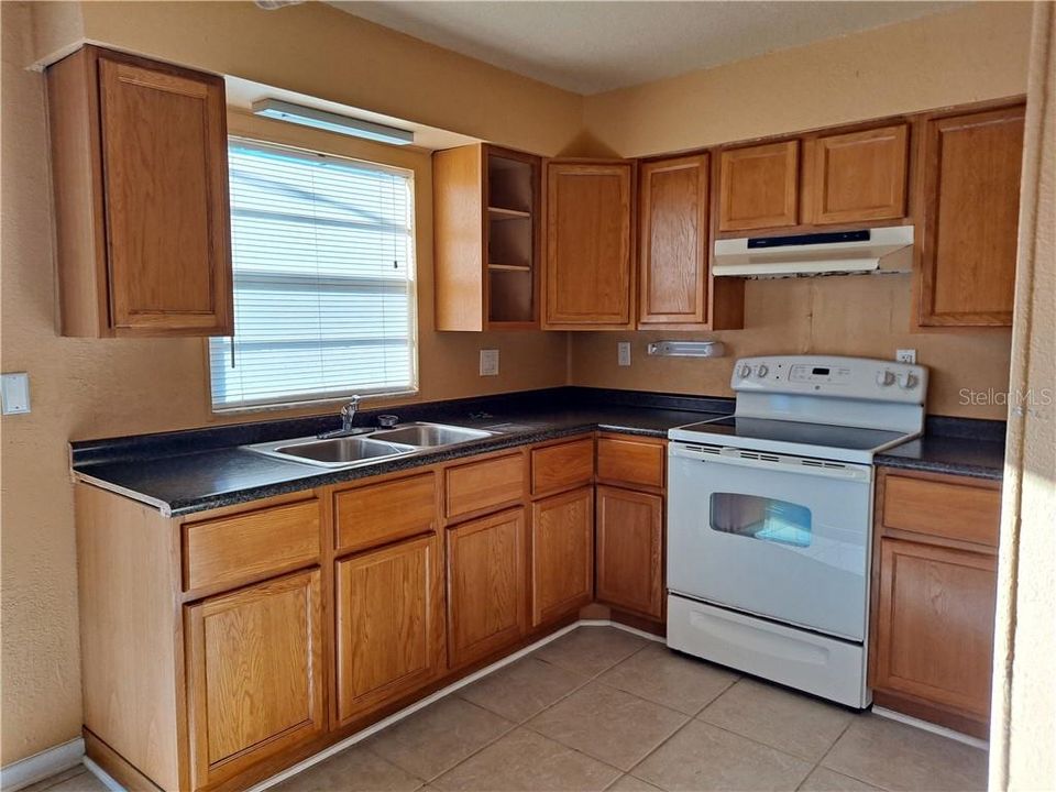 Recently Rented: $700 (1 beds, 1 baths, 576 Square Feet)
