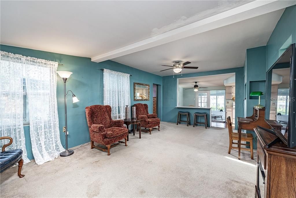Recently Sold: $175,000 (1 beds, 1 baths, 832 Square Feet)