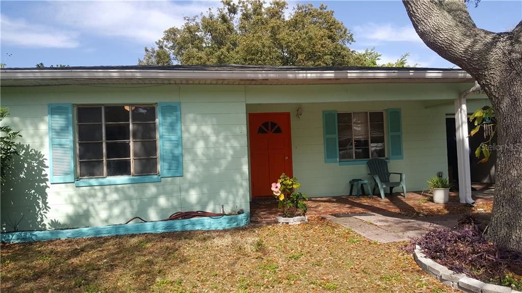 Recently Sold: $375,000 (2 beds, 1 baths, 911 Square Feet)
