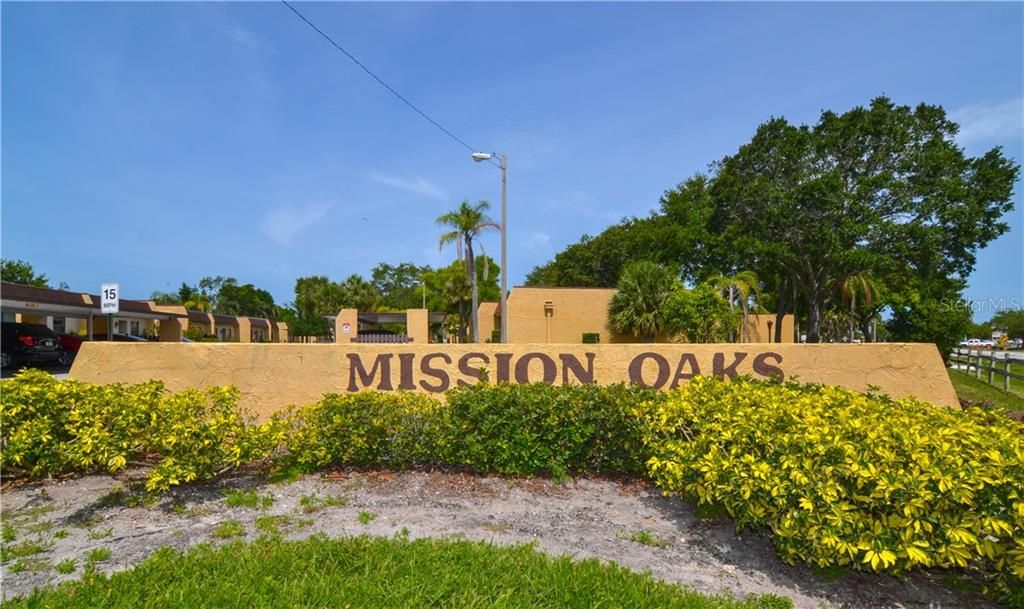 Mission Oaks entrance sign