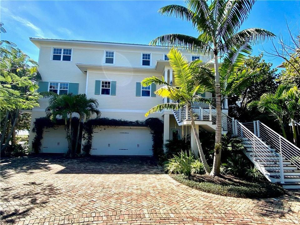 Recently Sold: $6,250,000 (3 beds, 3 baths, 3320 Square Feet)