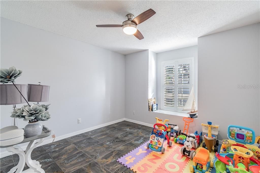 Recently Sold: $434,500 (3 beds, 2 baths, 1710 Square Feet)