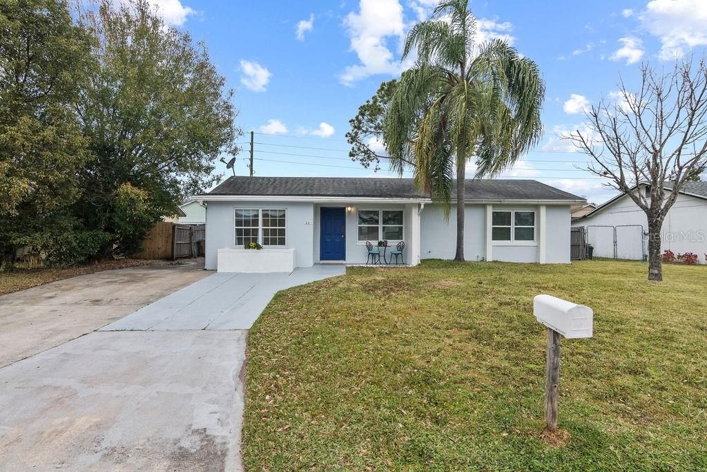 Recently Sold: $219,000 (3 beds, 2 baths, 1327 Square Feet)