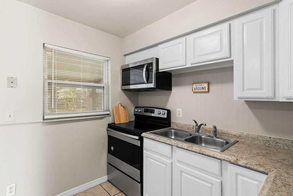 Recently Sold: $219,000 (3 beds, 2 baths, 1327 Square Feet)