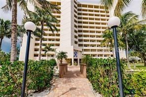 Recently Sold: $549,000 (2 beds, 2 baths, 1042 Square Feet)
