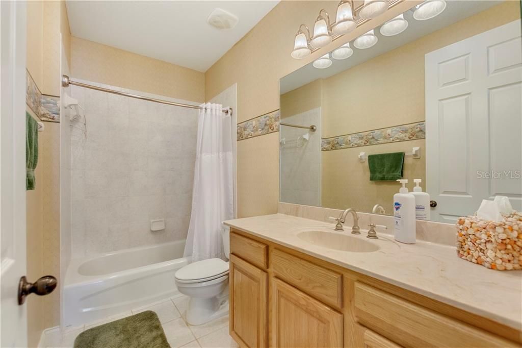 最近售出: $490,000 (3 贝兹, 3 浴室, 3390 平方英尺)