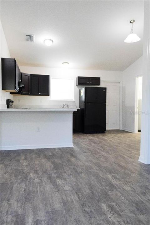 Recently Rented: $1,200 (3 beds, 2 baths, 1003 Square Feet)