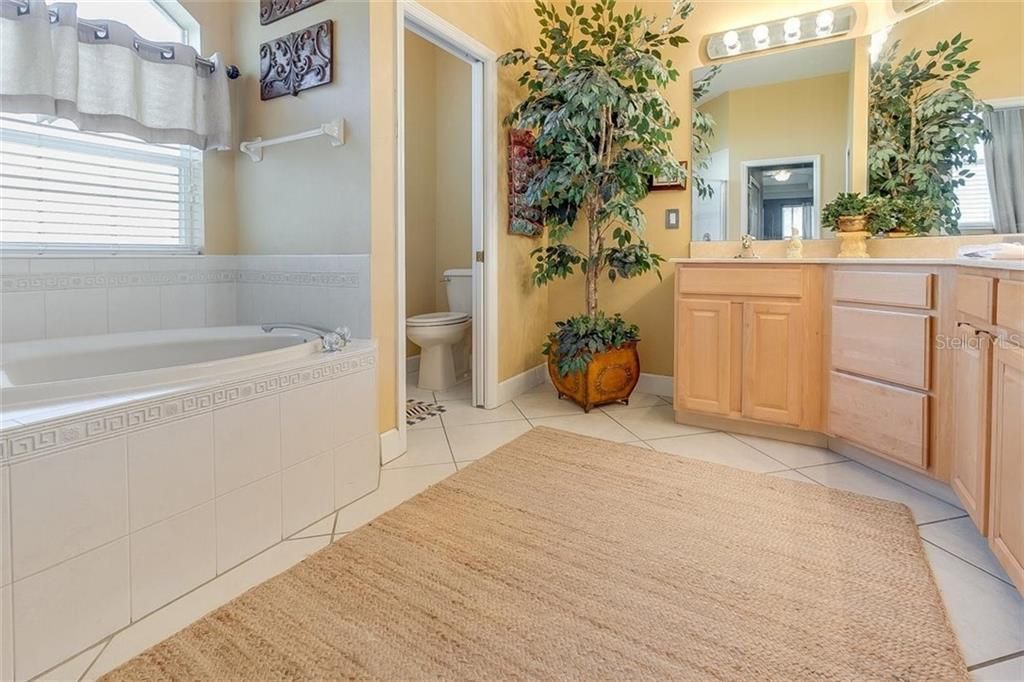 最近售出: $500,000 (4 贝兹, 3 浴室, 2766 平方英尺)